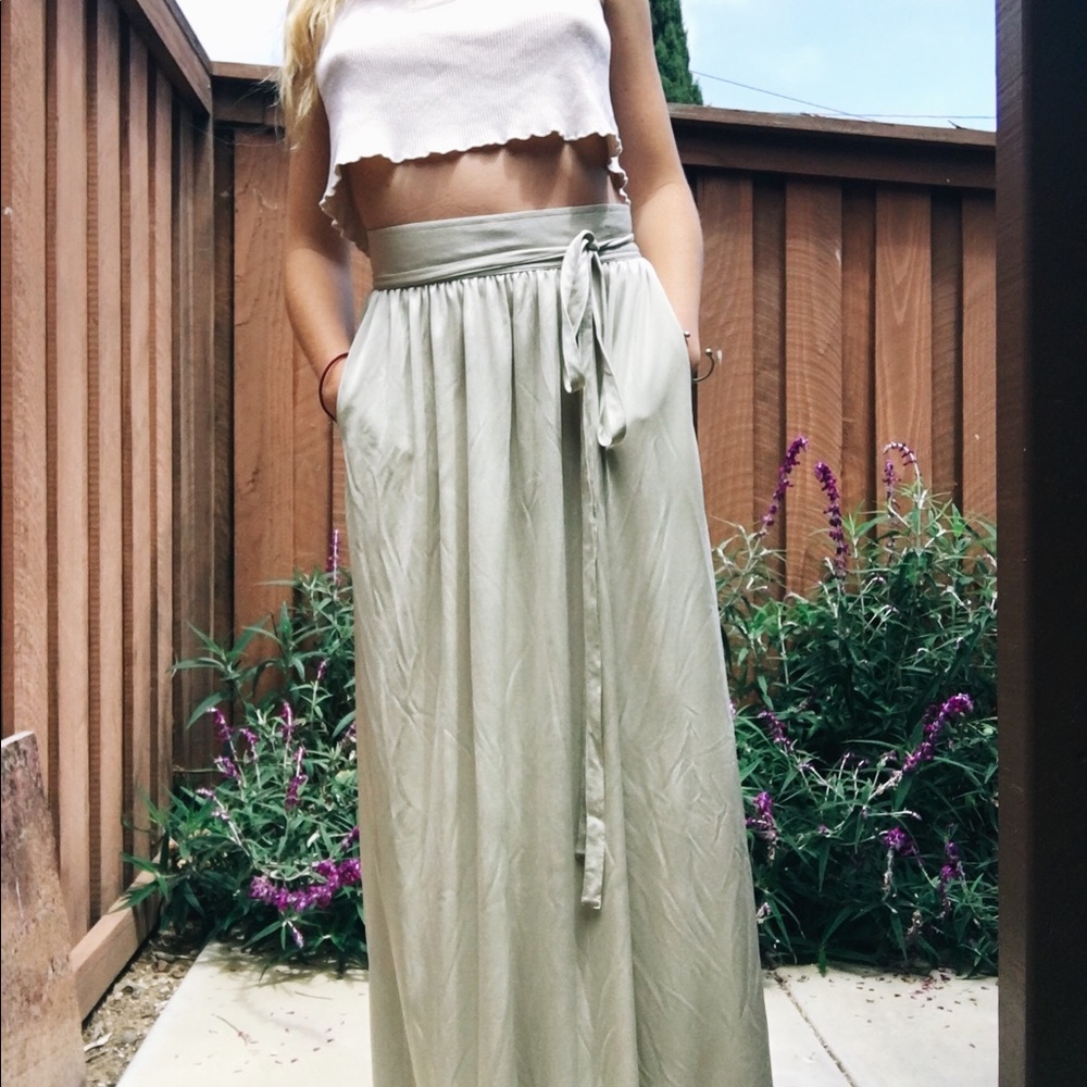 Vintage Parisian wrap skirt in beige size 6