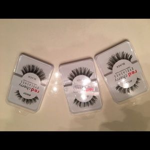 False eyelashes