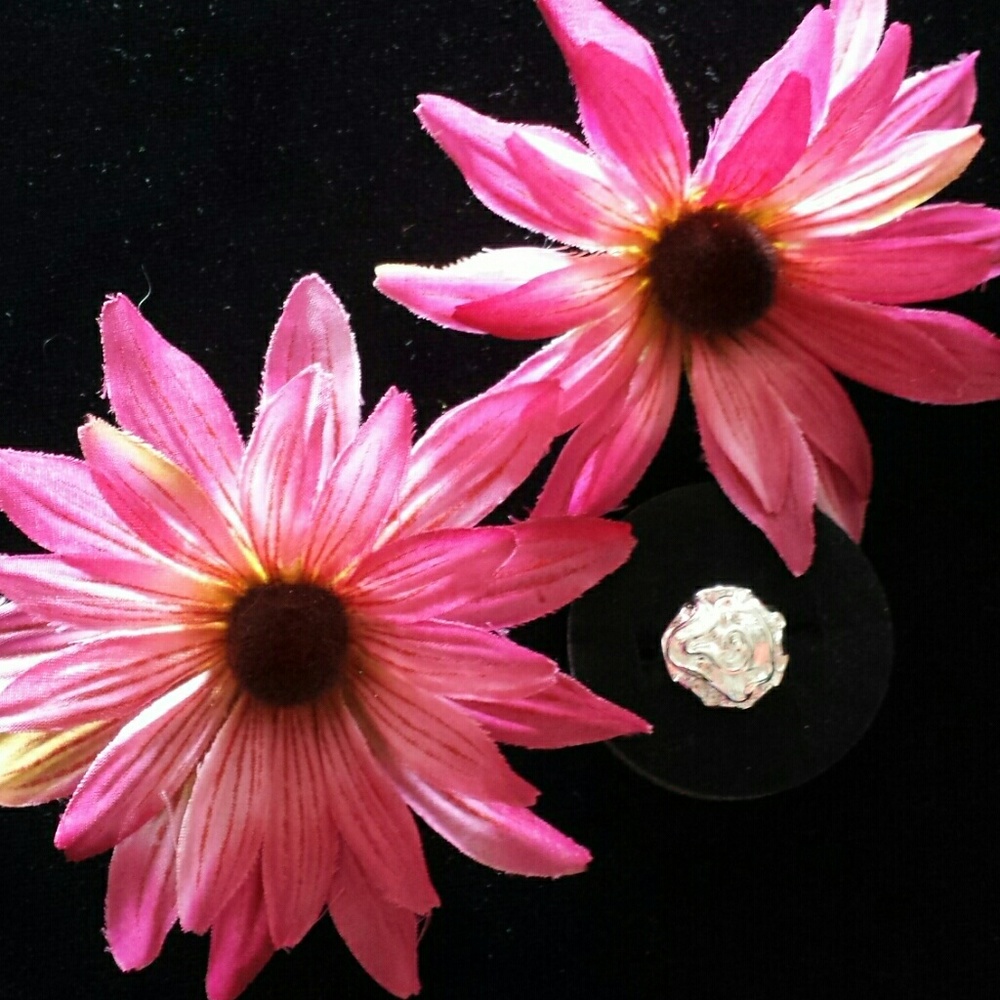 ⬇️$45 NWOT Fashion Ring 925 Stamped Flower Size 8