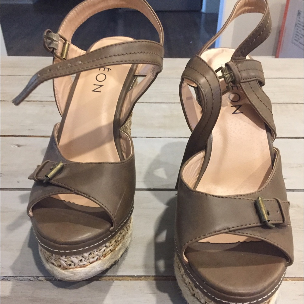 Summer brown wedges size 7.5