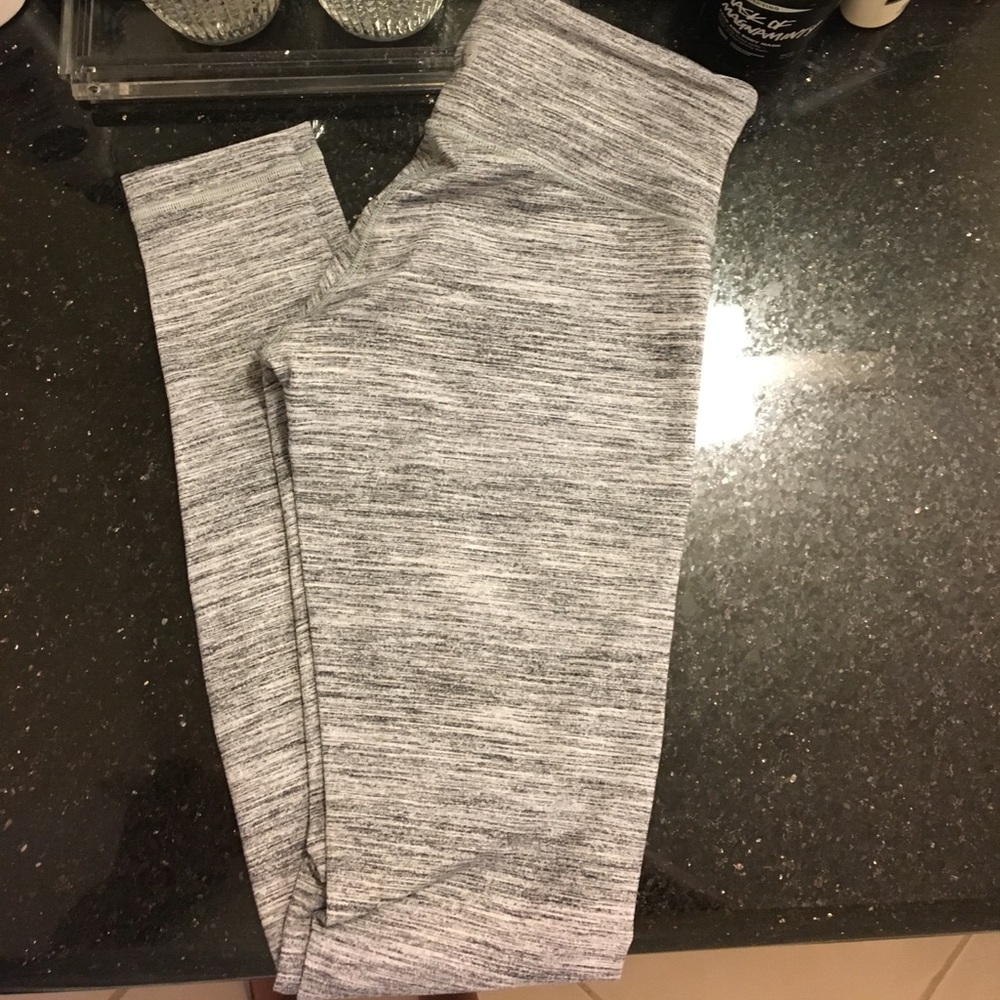 Lululemon wunder under low rise size 4