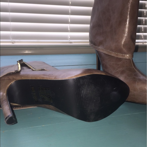 Brown leather ankle boots - Picture 3 of 4