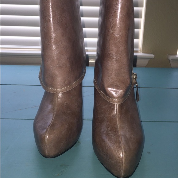 Brown leather ankle boots - Picture 4 of 4
