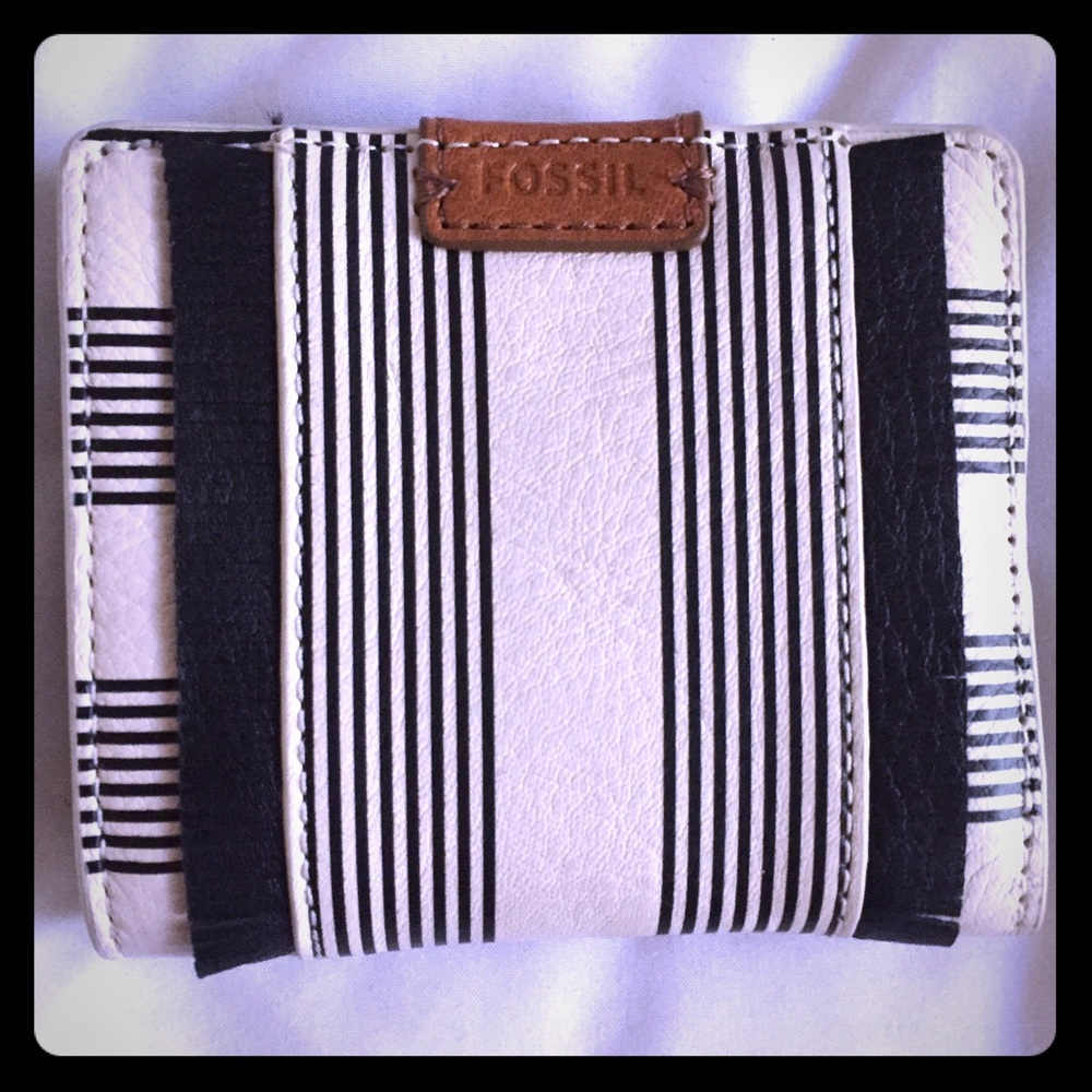 Fossil snap wallet