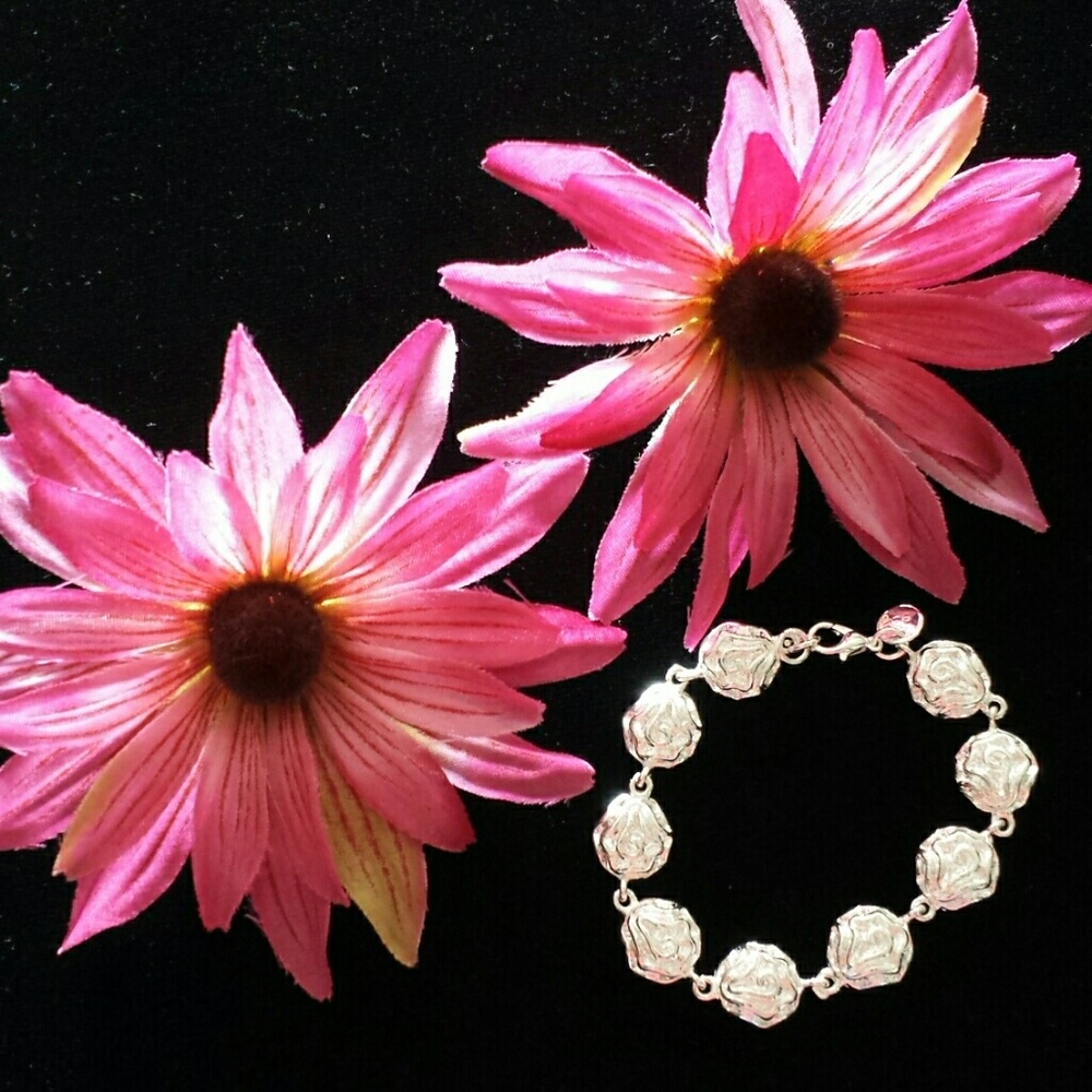⬇️$50 NWOT Fashion Bracelet 925 Stamped Floral