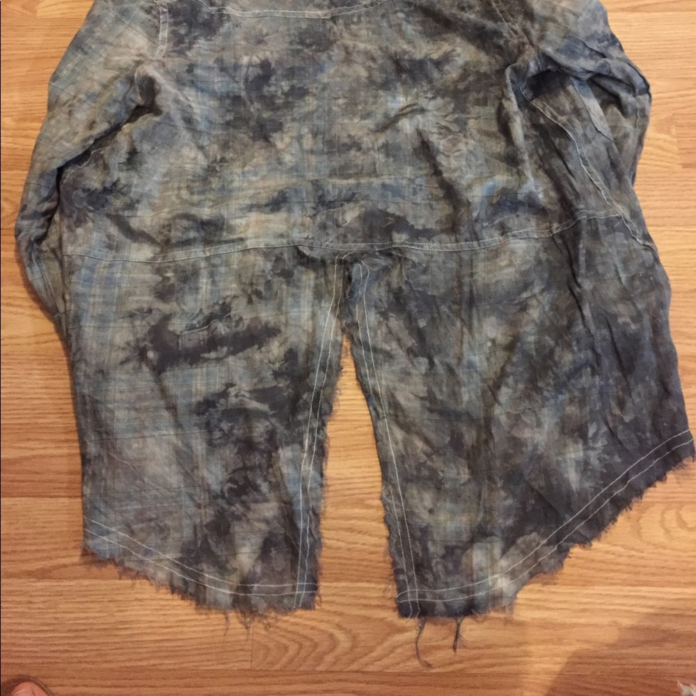 Button up/flannel - Picture 4 of 4