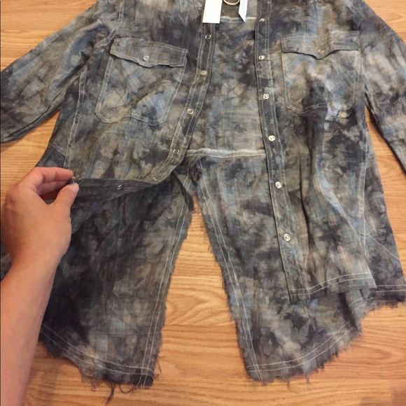 Button up/flannel - Picture 3 of 4