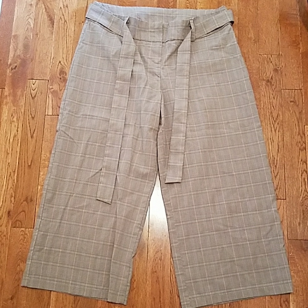 Light Wide Leg Capris