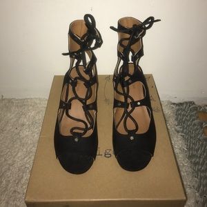 INDIGO BLACK STRAPPY WEDGE