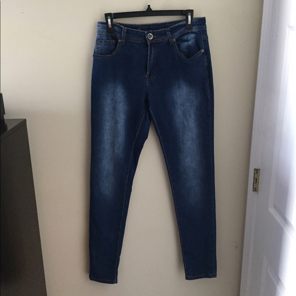 Distressed dark Blue Skinny jeans