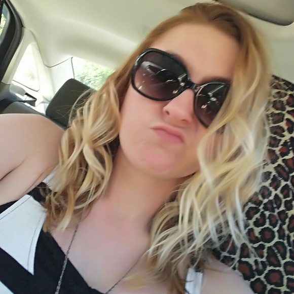 Meet your Posher, Brandy - Picture 1 of 1