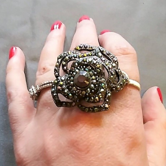 NWT! Statement Ring - Picture 5 of 7