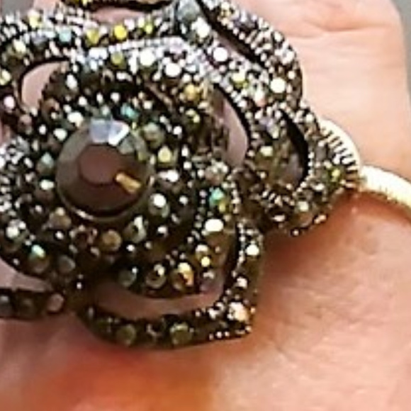 NWT! Statement Ring - Picture 7 of 7