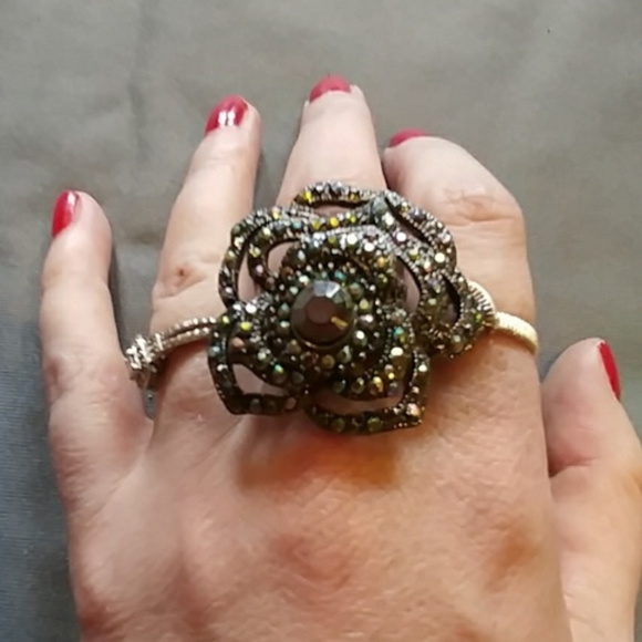 NWT! Statement Ring - Picture 3 of 7