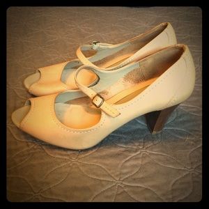 ⭐️Price Firm ⭐️Peep Toe Naturalizer N5 Heels