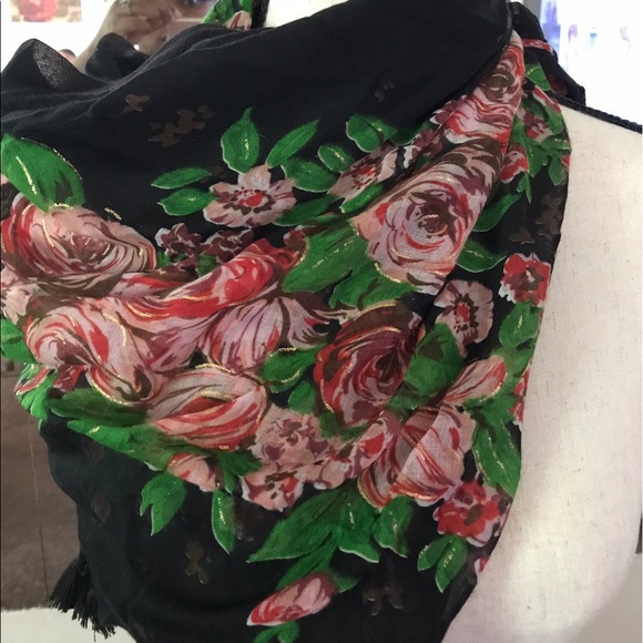 Price Drop All 4 $15!! BEAUTIFUL SCARF BUNDLE - Picture 2 of 4