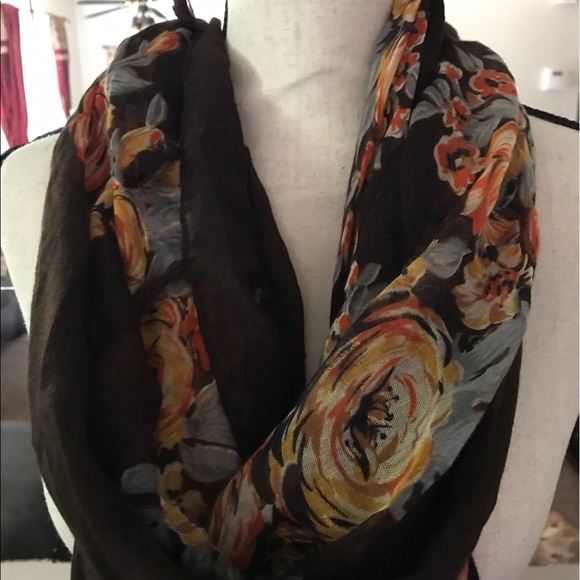 Price Drop All 4 $15!! BEAUTIFUL SCARF BUNDLE - Picture 1 of 4
