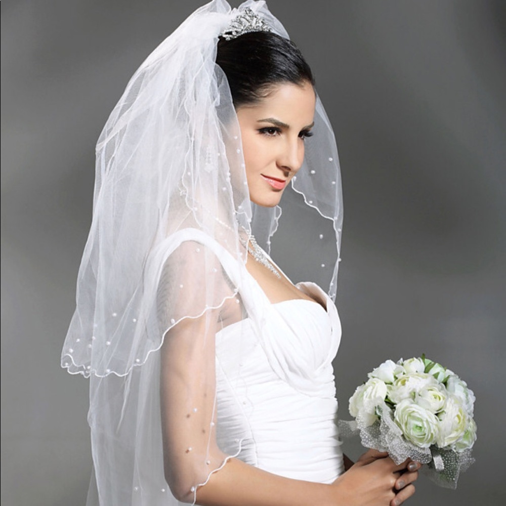 Bride Wedding lace with pearl veil. Arms length