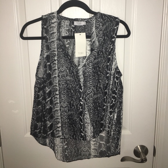 Tobi printed wrap blouse - Picture 4 of 4
