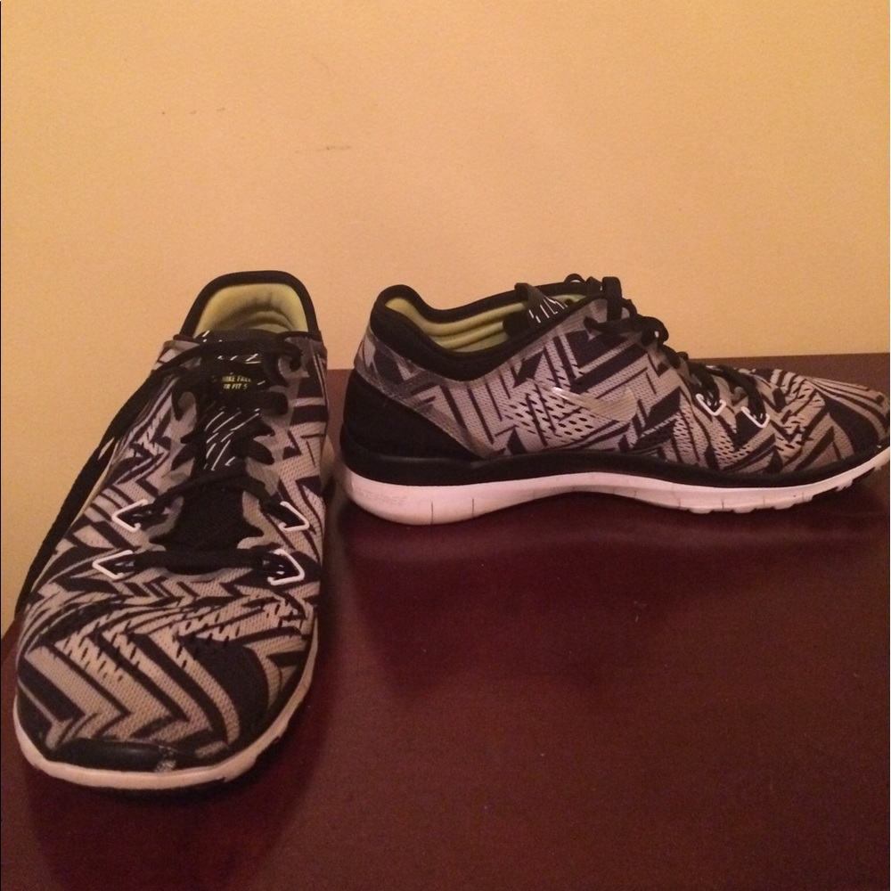 nike tennis shoes