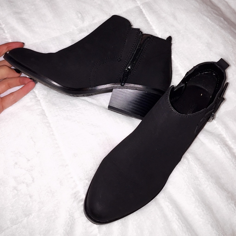 Women's 7.5 Black Ankle Boots