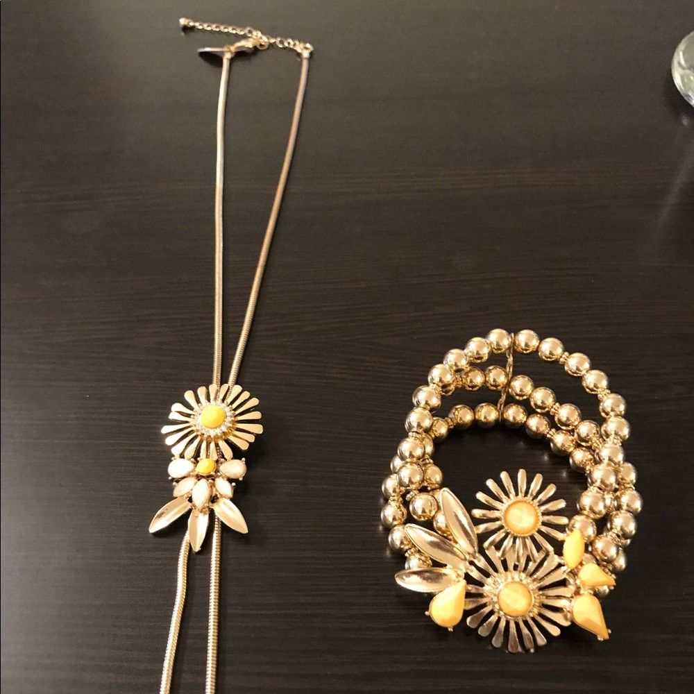 🌻BN NY&Co. Long Yellow Floral necklace