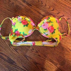 Bright and fun bikini top with floral print