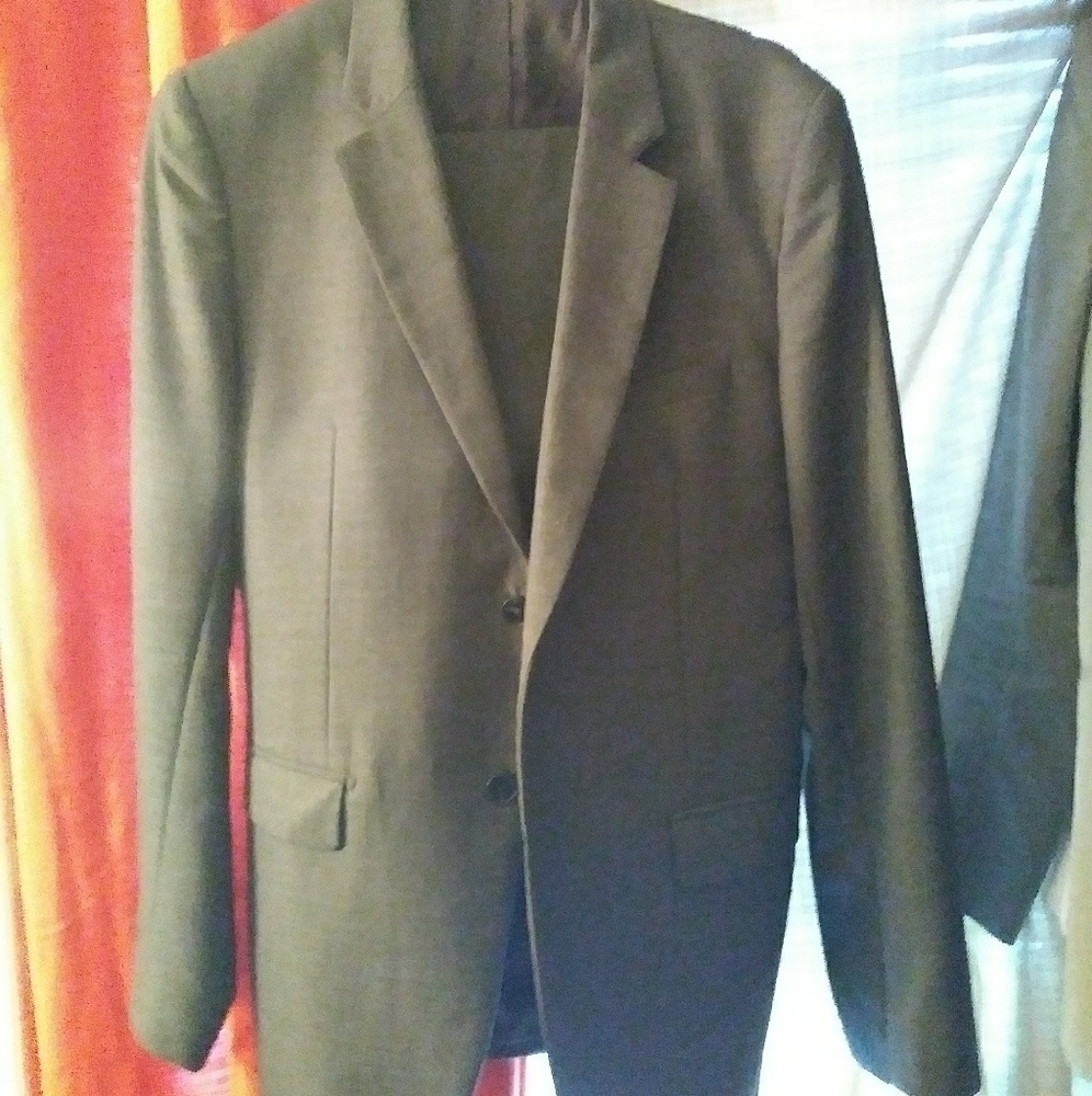 Mens theory suit