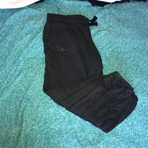 Women's underarmour cropped and fitted sweats