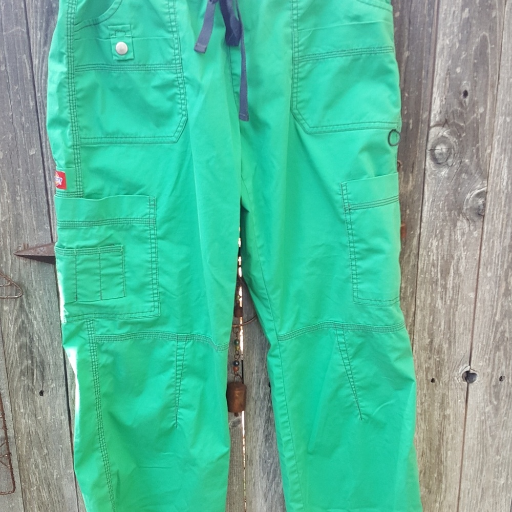 DICKIES Kermit green scrub pants