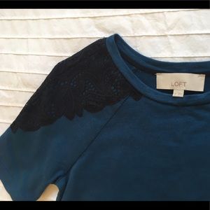 Ann Taylor LOFT short sleeve lace detail XS