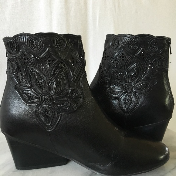 โ๏ธโ๏ธโ๏ธSOLDโ๏ธโ๏ธโ๏ธSesto Meucci Trapunto ankle boot - Picture 2 of 8