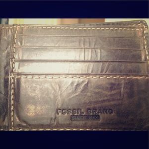 Leather fossil mens wallet. Good condition