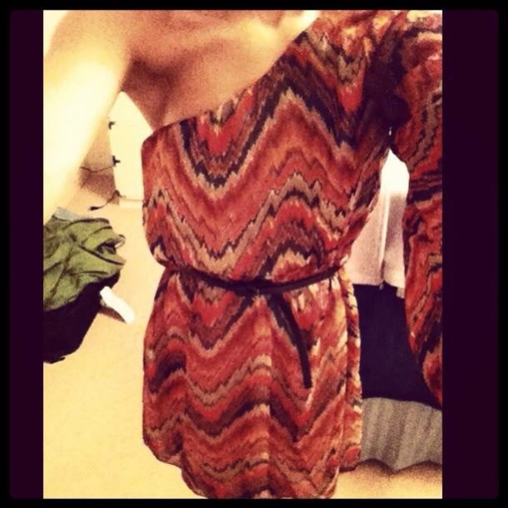 One sleeve dress