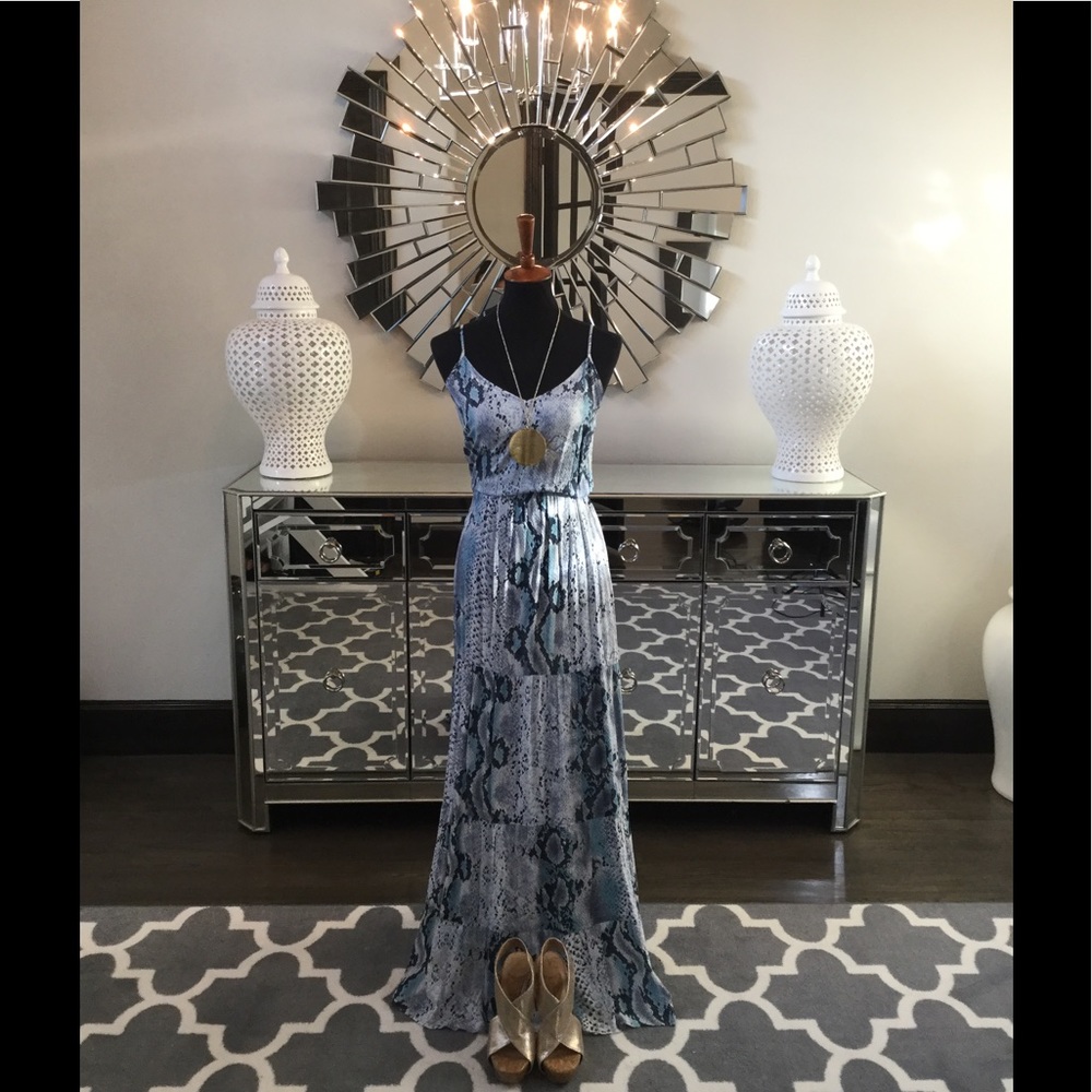 Firm Flash Sale🔥🔥 Eight Sixty Maxi Dress