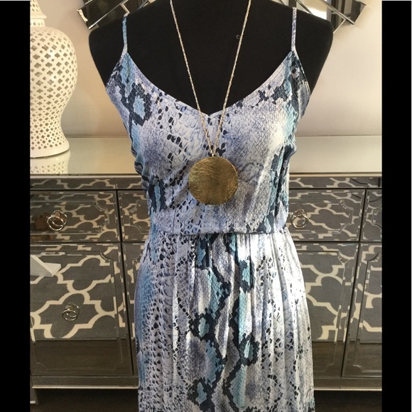 Firm Flash Sale🔥🔥 Eight Sixty Maxi Dress - Picture 3 of 8