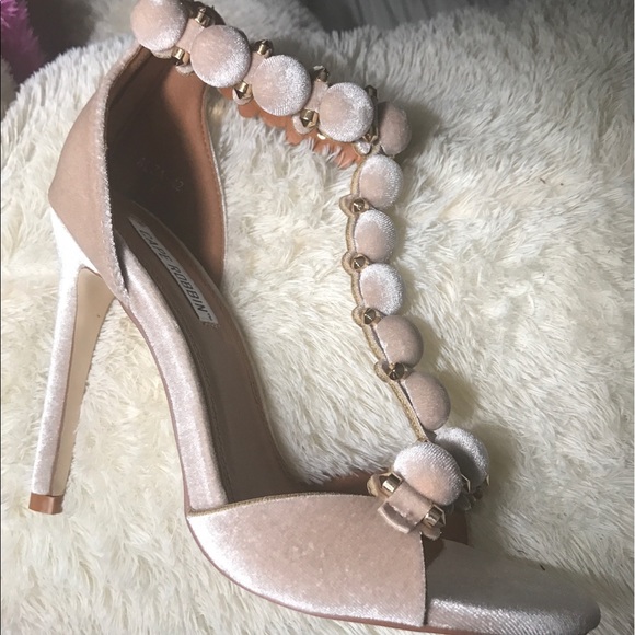 Fabulously Nude😍 - Picture 4 of 7