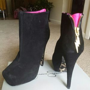 NWOT Betsey Johnson Booties w/Lightning Zippers
