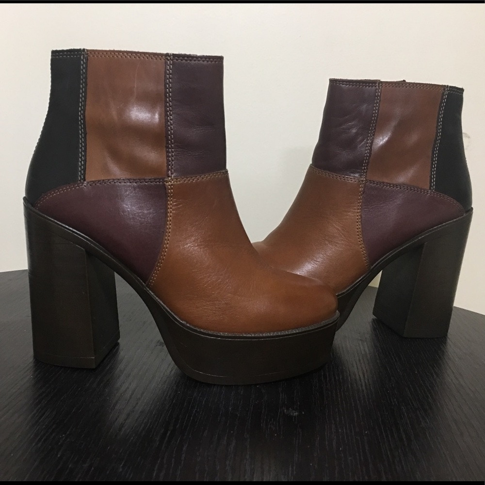 Steve Madden platform boots! Size: 7