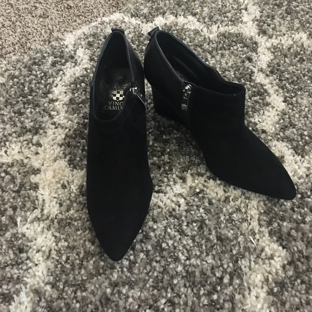 Vince Camuto Black Wedges size 8