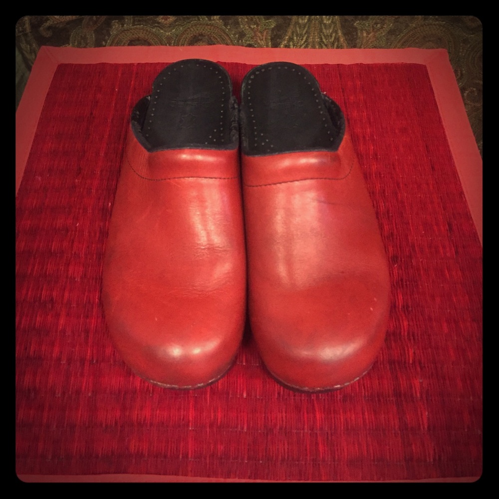 DANSKO  Cherry Red Clogs US 9 EU 40-see bottom