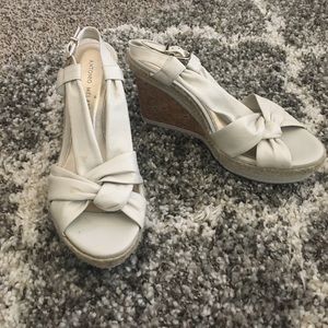 Antonio Melani Cream Leather Wedges 7.5