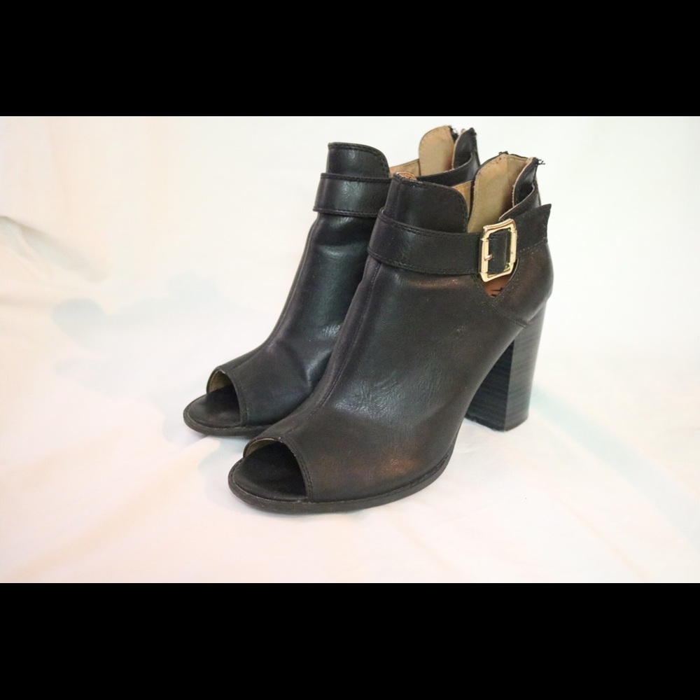 Cute peep toe shoes