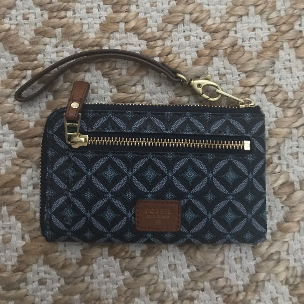 Fossil wristlet