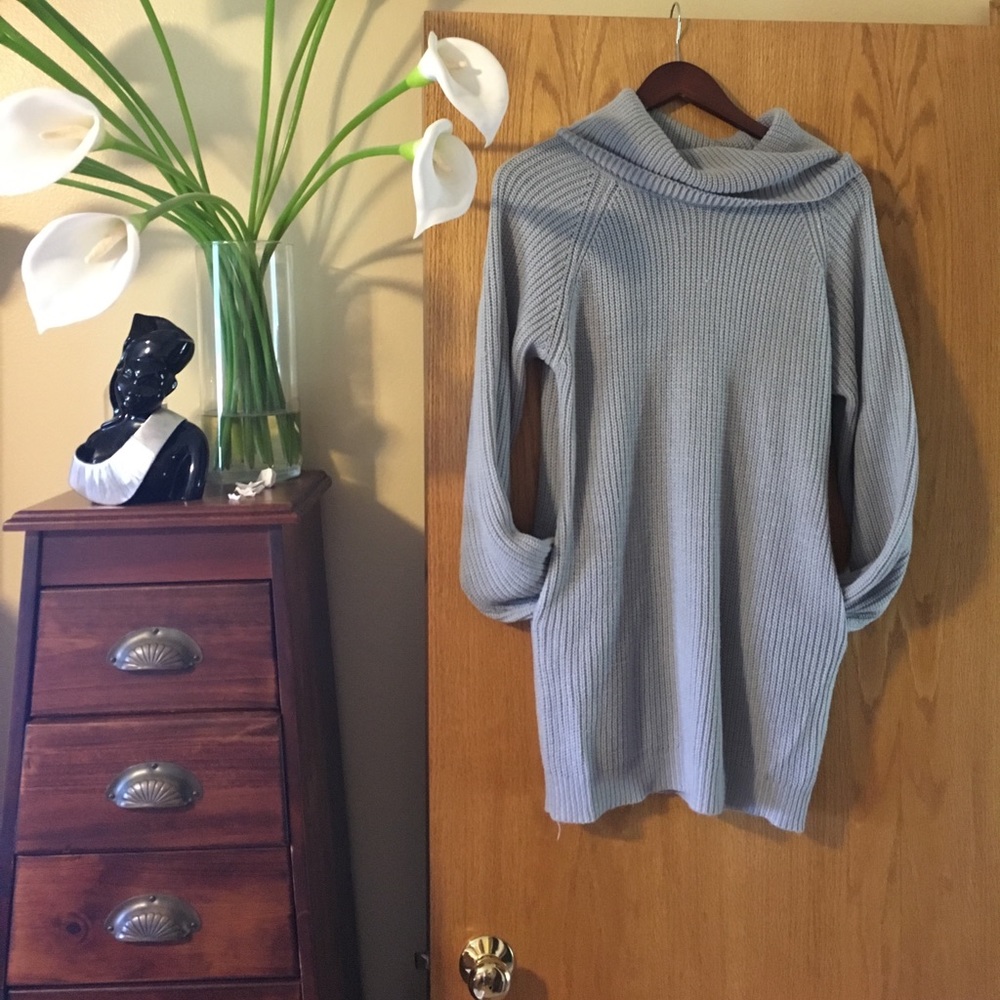 Gray cowl neck sweater with pockets