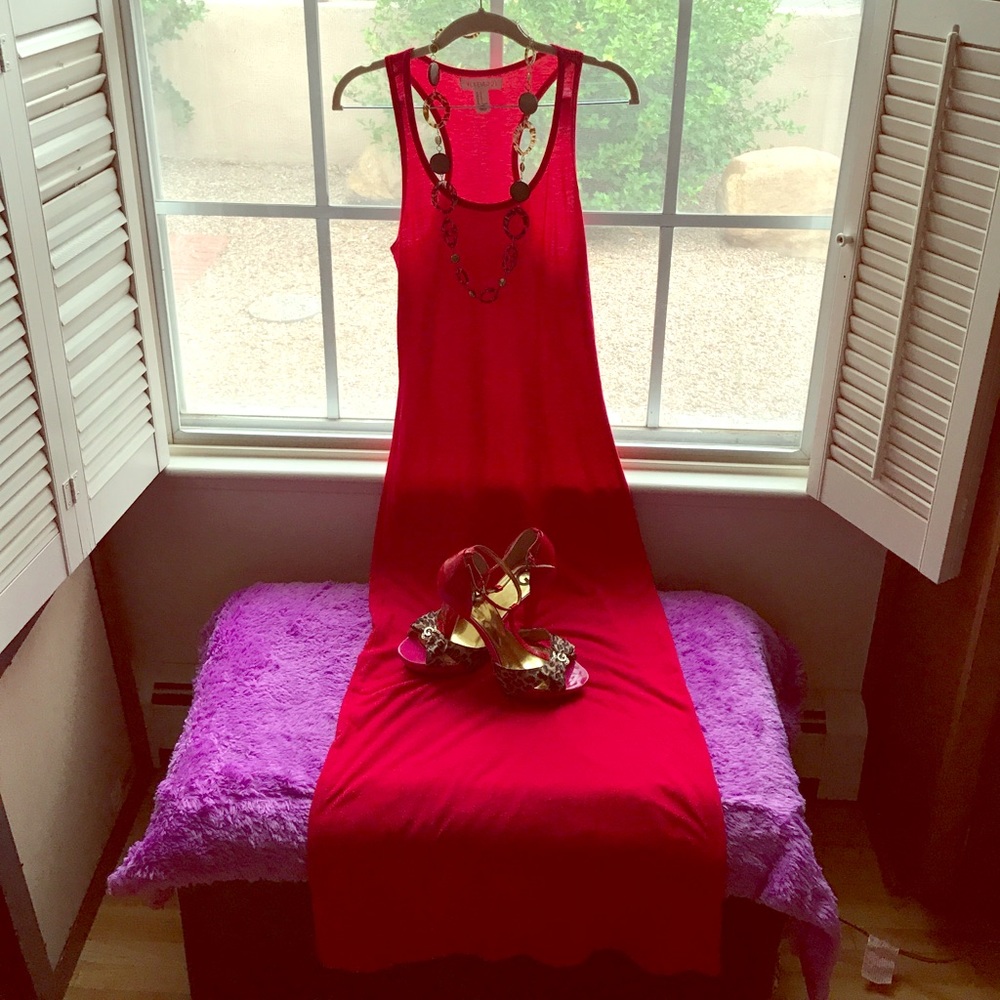 Beautiful red dress. 2️⃣0️⃣➖