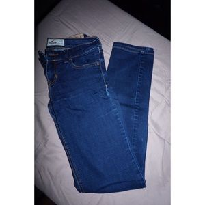 Low-Rise Straight Leg Jeans in Dark Wash
