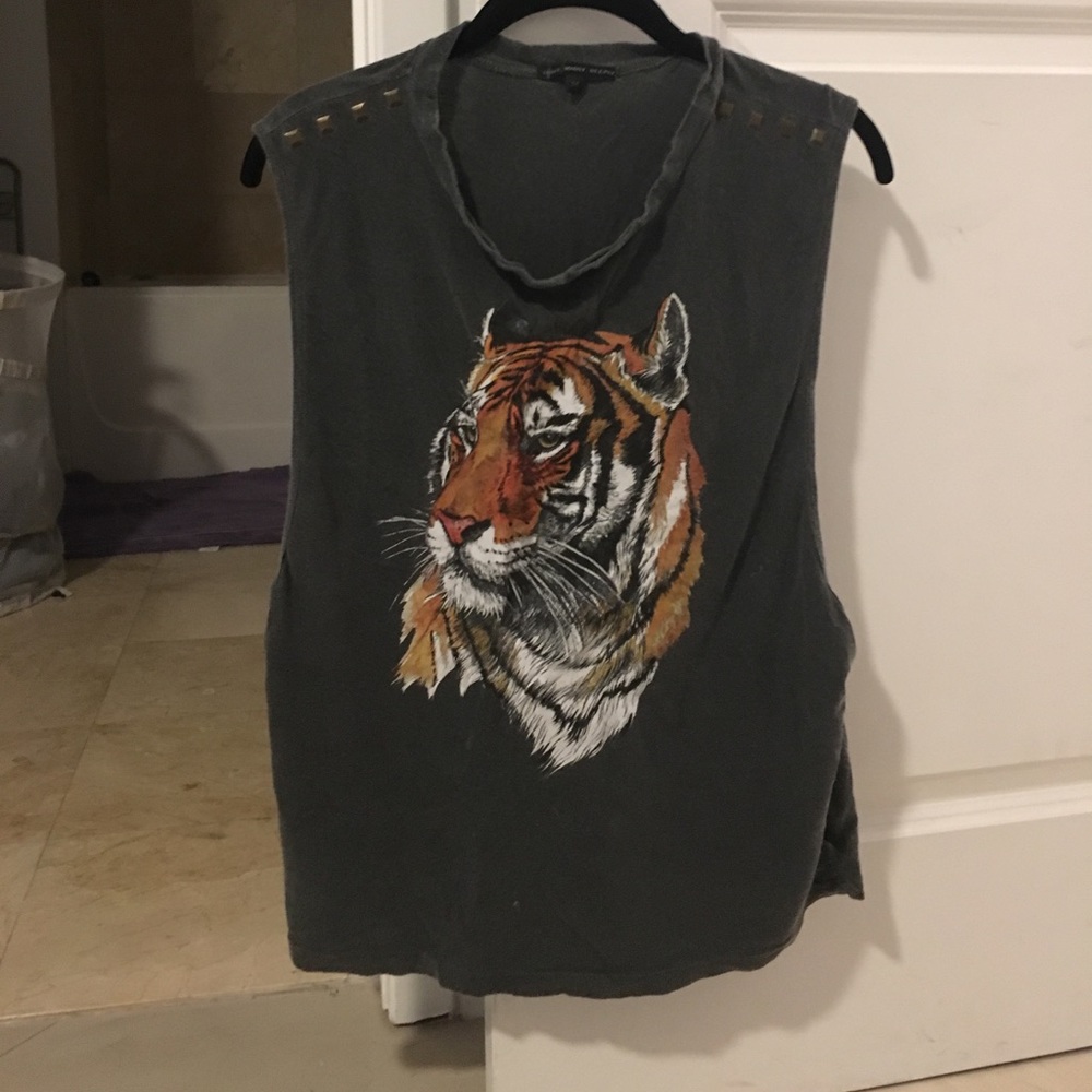 Grey tiger shirt