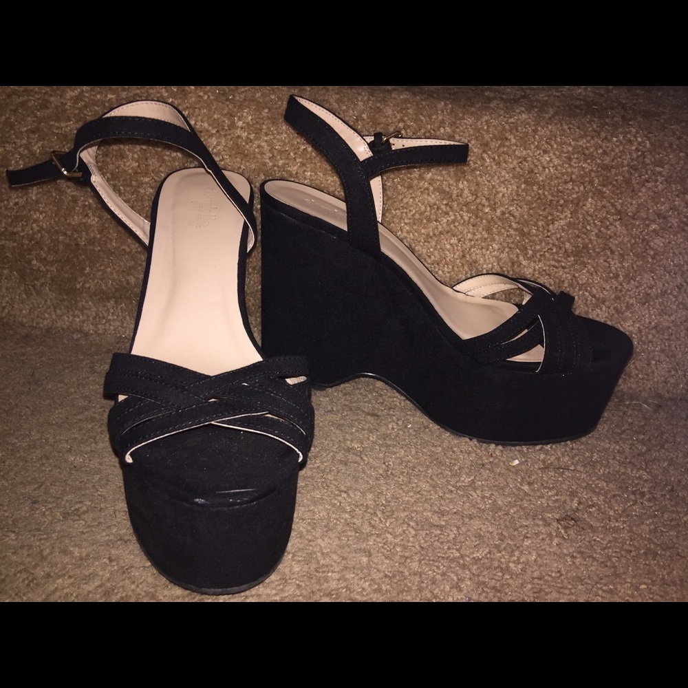 *NEW* black platform wedges