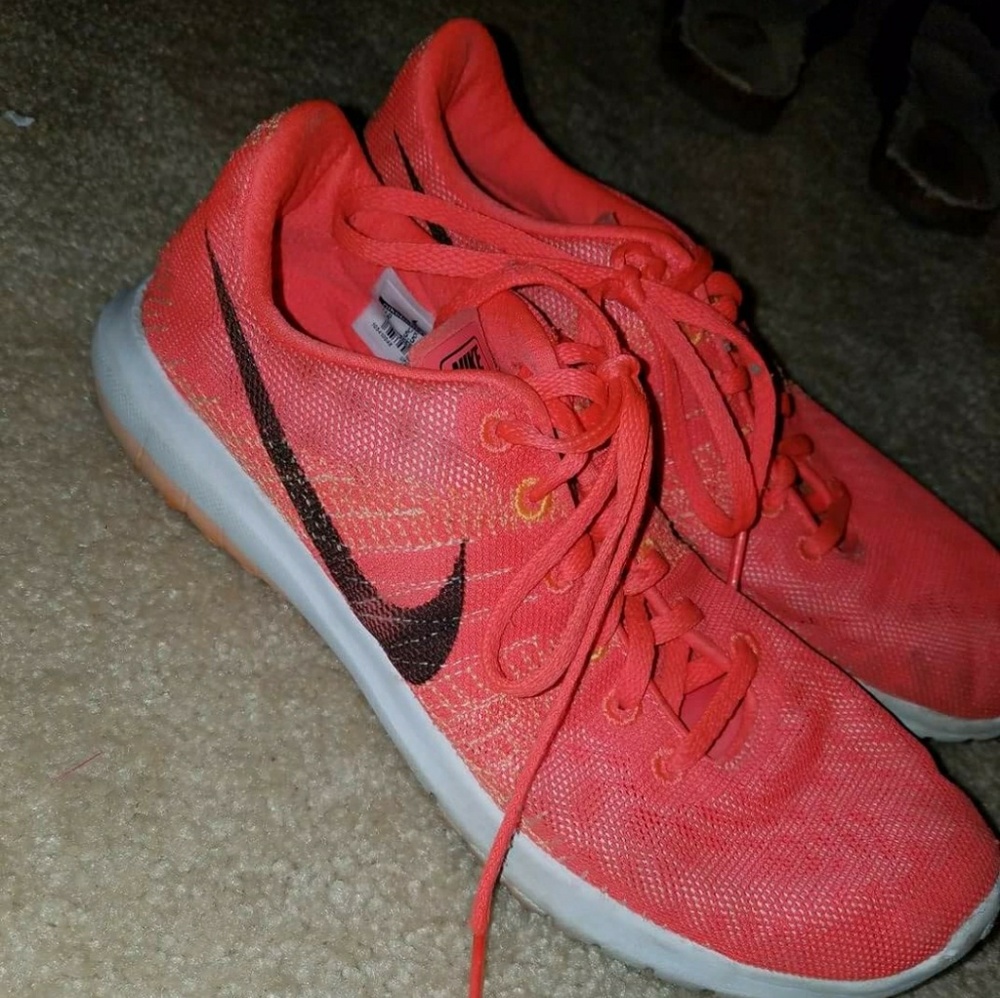 Nike tennis shoes